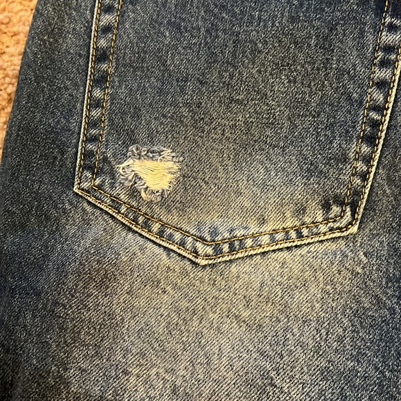 Forever, 21 women’s Jean shorts size 27 with embellishments - Picture 7 of 12